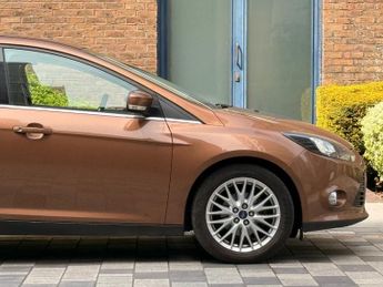 Ford Focus 1.0T EcoBoost Zetec Navigator Euro 5 (s/s) 5dr