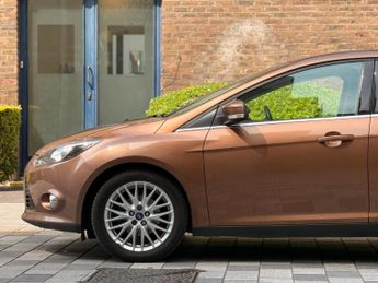 Ford Focus 1.0T EcoBoost Zetec Navigator Euro 5 (s/s) 5dr
