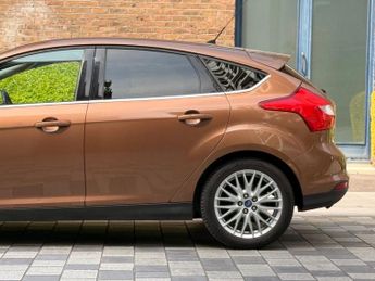 Ford Focus 1.0T EcoBoost Zetec Navigator Euro 5 (s/s) 5dr