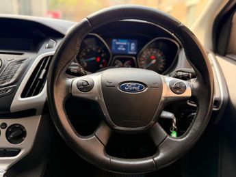 Ford Focus 1.0T EcoBoost Zetec Navigator Euro 5 (s/s) 5dr