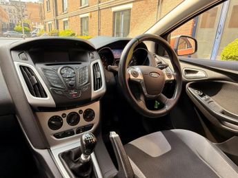 Ford Focus 1.0T EcoBoost Zetec Navigator Euro 5 (s/s) 5dr