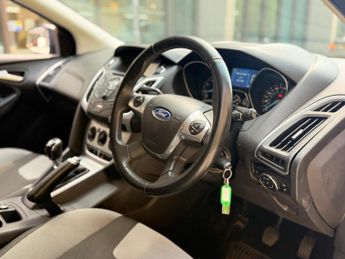 Ford Focus 1.0T EcoBoost Zetec Navigator Euro 5 (s/s) 5dr