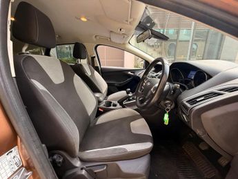 Ford Focus 1.0T EcoBoost Zetec Navigator Euro 5 (s/s) 5dr