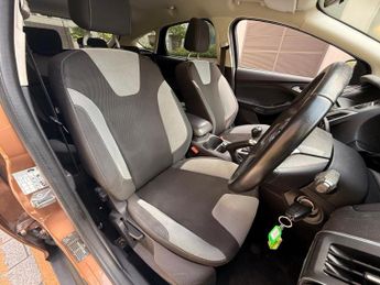 Ford Focus 1.0T EcoBoost Zetec Navigator Euro 5 (s/s) 5dr