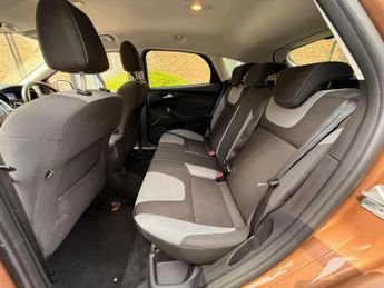Ford Focus 1.0T EcoBoost Zetec Navigator Euro 5 (s/s) 5dr