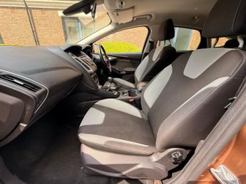 Ford Focus 1.0T EcoBoost Zetec Navigator Euro 5 (s/s) 5dr