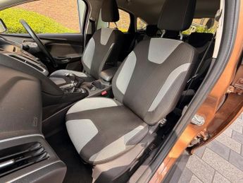 Ford Focus 1.0T EcoBoost Zetec Navigator Euro 5 (s/s) 5dr