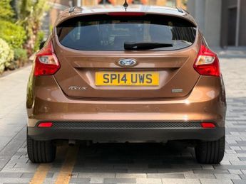 Ford Focus 1.0T EcoBoost Zetec Navigator Euro 5 (s/s) 5dr