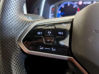 Volkswagen T-Roc 2.0 TDI R-Line Euro 6 (s/s) 5dr