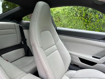 Porsche 911 3.0T 992 Carrera 4S PDK 4WD Euro 6 (s/s) 2dr