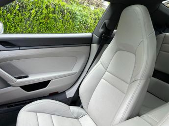 Porsche 911 3.0T 992 Carrera 4S PDK 4WD Euro 6 (s/s) 2dr