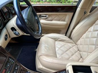 Bentley Arnage 6.8 LWB Saloon 4dr