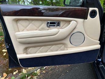 Bentley Arnage 6.8 LWB Saloon 4dr