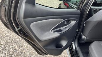 Toyota Yaris 1.5 VVT-h Design E-CVT Euro 6 (s/s) 5dr