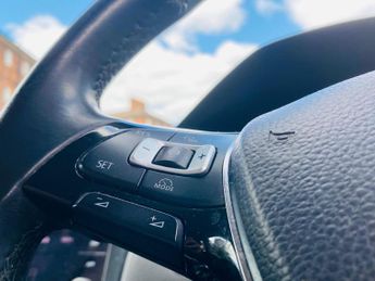 Volkswagen Golf 1.6 TDI SE Nav DSG Euro 6 (s/s) 5dr