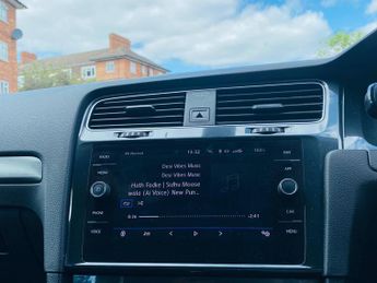 Volkswagen Golf 1.6 TDI SE Nav DSG Euro 6 (s/s) 5dr