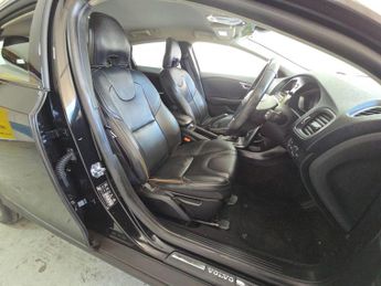 Volvo V40 Cross Country 2.0 D2 Lux Auto Euro 6 (s/s) 5dr