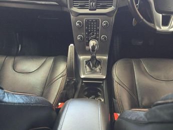 Volvo V40 Cross Country 2.0 D2 Lux Auto Euro 6 (s/s) 5dr