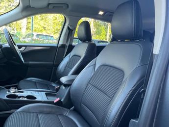 Ford Kuga 2.5 EcoBoost Duratec 14.4kWh Titanium First Edition CVT Euro 6 (