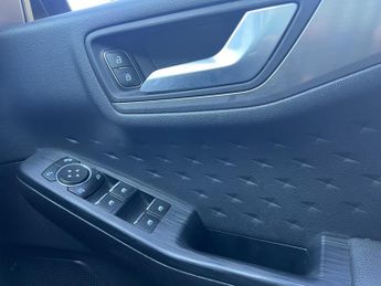 Ford Kuga 2.5 EcoBoost Duratec 14.4kWh Titanium First Edition CVT Euro 6 (