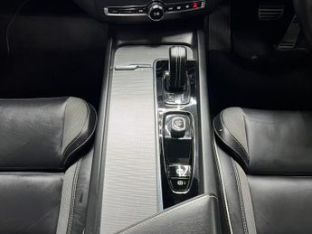 Volvo XC60 2.0h T8 Recharge 18.8kWh R-Design Pro Auto AWD Euro 6 (s/s) 5dr