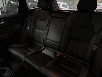 Volvo XC60 2.0 B4 MHEV R-Design Auto AWD Euro 6 (s/s) 5dr