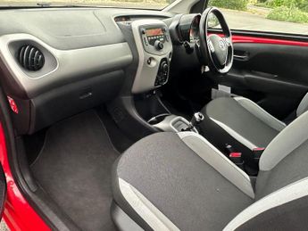 Toyota AYGO 1.0 VVT-i x-play x-shift Euro 6 5dr