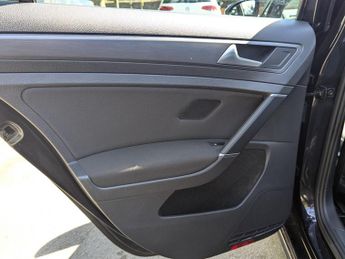 Volkswagen Golf 2.0 TDI BlueMotion Tech SE Nav DSG Euro 6 (s/s) 5dr