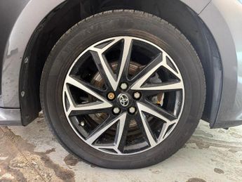 Toyota Yaris 1.5 VVT-h Design E-CVT Euro 6 (s/s) 5dr