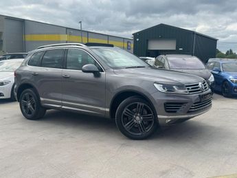 Volkswagen Touareg 3.0 TDI V6 BlueMotion Tech R-Line Tiptronic 4WD Euro 6 (s/s) 5dr