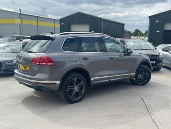 Volkswagen Touareg 3.0 TDI V6 BlueMotion Tech R-Line Tiptronic 4WD Euro 6 (s/s) 5dr