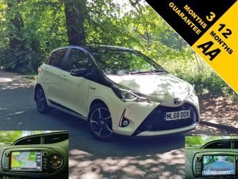 Toyota Yaris 1.5 VVT-h Cyan Bi-Tone E-CVT Euro 6 (s/s) 5dr