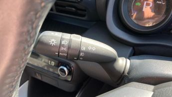 Toyota Yaris 1.5 VVT-h Design E-CVT Euro 6 (s/s) 5dr