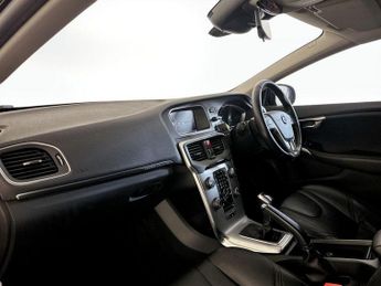 Volvo V40 Cross Country 2.0 D3 Pro Euro 6 (s/s) 5dr