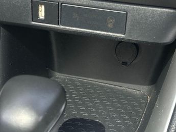 Toyota Yaris 1.5 VVT-h Design E-CVT Euro 6 (s/s) 5dr