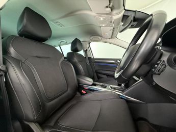 Renault Megane 1.6 E-TECH 9.8kWh Iconic Sport Tourer Auto Euro 6 (s/s) 5dr