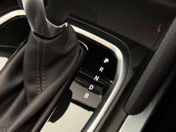 Renault Megane 1.6 E-TECH 9.8kWh Iconic Sport Tourer Auto Euro 6 (s/s) 5dr