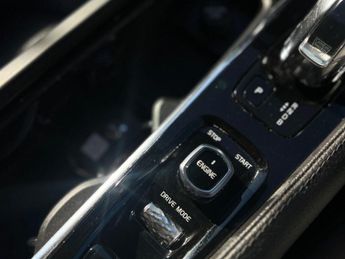 Volvo XC90 2.0h T8 Twin Engine 9.2kWh Momentum Auto 4WD Euro 6 (s/s) 5dr
