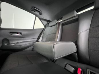 Toyota Corolla 1.8 VVT-h Design CVT Euro 6 (s/s) 5dr