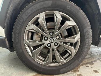 Toyota RAV4 2.5 VVT-h Design CVT Euro 6 (s/s) 5dr