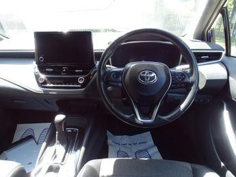 Toyota Corolla 1.8 VVT-h Design CVT Euro 6 (s/s) 5dr