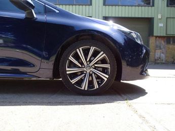 Toyota Corolla 1.8 VVT-h Design CVT Euro 6 (s/s) 5dr