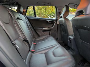 Volvo V60 2.4 D5 Twin Engine SE Nav Auto AWD Euro 6 (s/s) 5dr