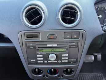 Ford Fusion 1.6 Zetec 5dr