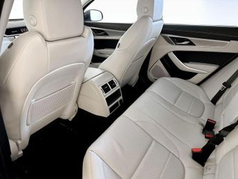 Jaguar XF 2.0 D200 MHEV R-Dynamic SE Auto Euro 6 (s/s) 4dr