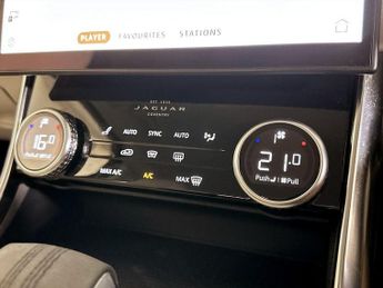 Jaguar XF 2.0 D200 MHEV R-Dynamic SE Auto Euro 6 (s/s) 4dr