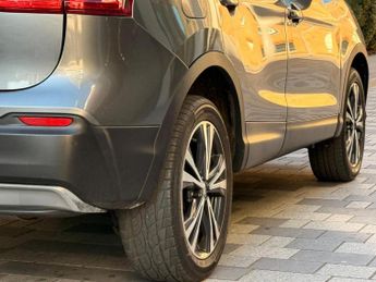 Nissan Qashqai 1.2 DIG-T N-Connecta Euro 6 (s/s) 5dr