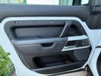 Land Rover Defender 110 3.0 D250 MHEV HSE Auto 4WD Euro 6 (s/s) 5dr