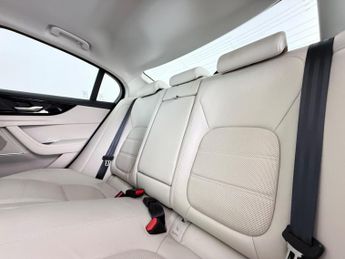 Jaguar XE 2.0 P250i SE Auto Euro 6 (s/s) 4dr