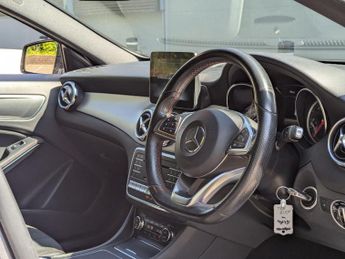 Mercedes-Benz GLA 2.1 GLA220d AMG Line (Premium) 7G-DCT 4MATIC Euro 6 (s/s) 5dr